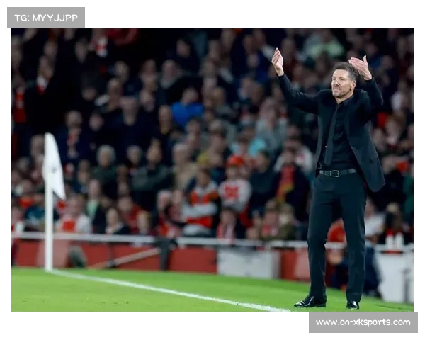 西蒙尼场边激情指挥，马竞精神象征